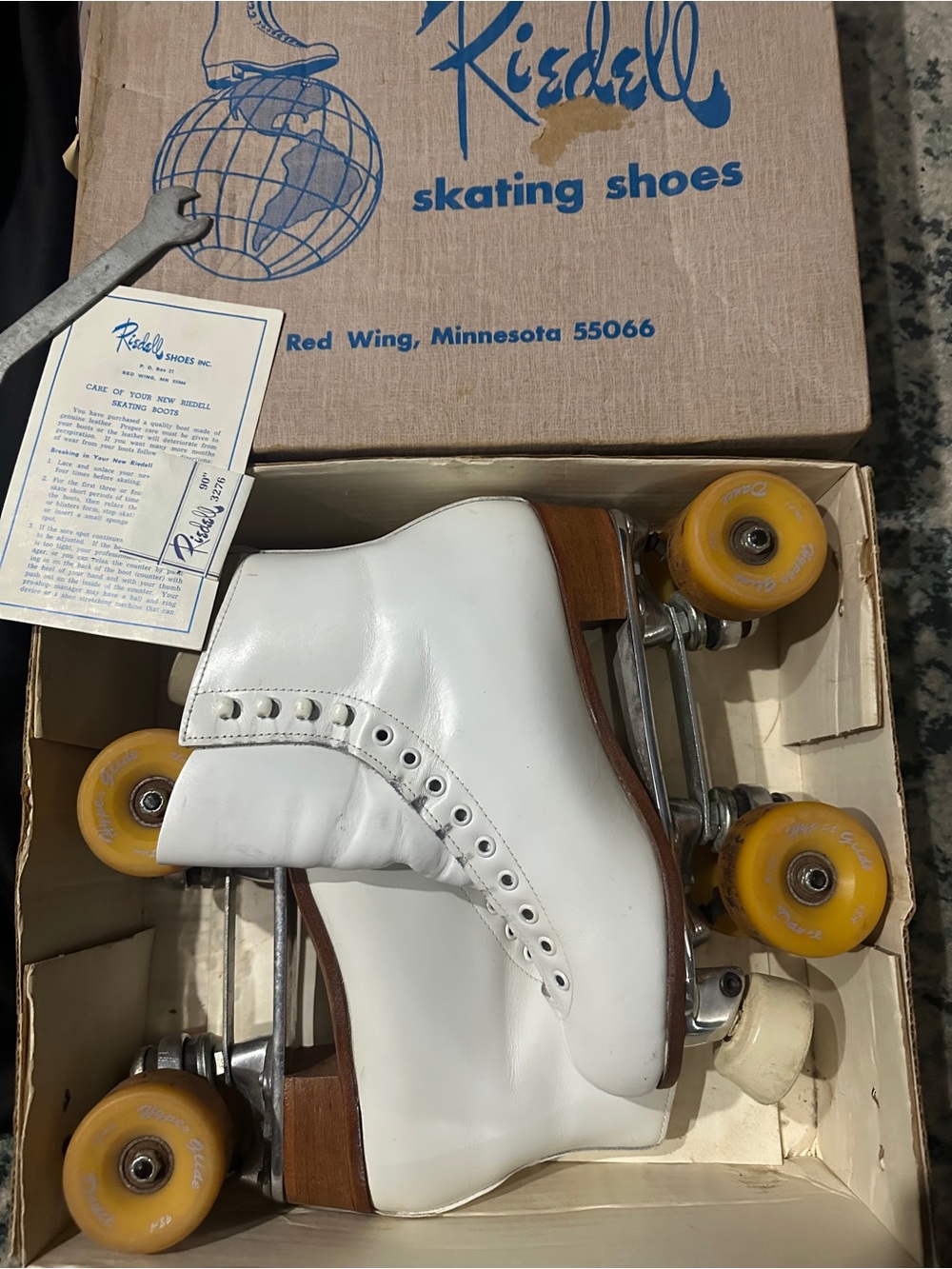 Vintage riedell roller skates women’s red wing skating shoes rare classic